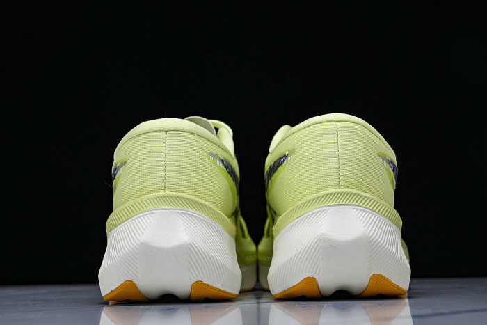 1011B875-751 MAGIC SPEED 4 HUDDLE YELLOW/METROPOLIS