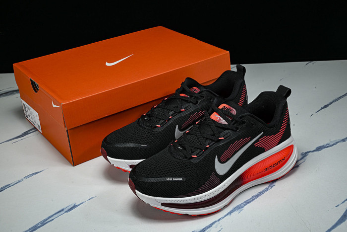 HM6803-008 VOMERO 18 VERSATILE ANTI SLIP LOW TOP RUNNING SHOES RED/BLACK