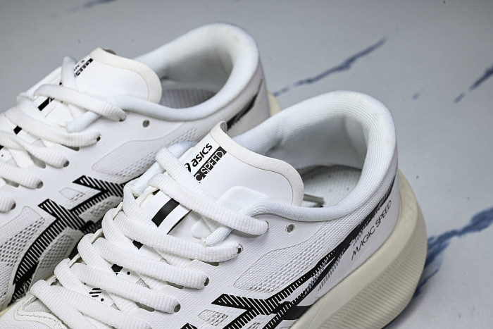 1011B873-101 MAGIC SPEED 4 WHITE/BLACK