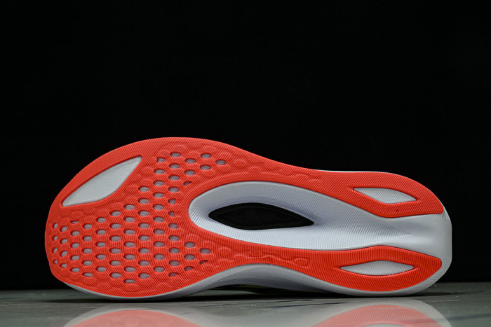 1011B875-750 MAGIC SPEED 4 SAFETY YELLOW/BLACK