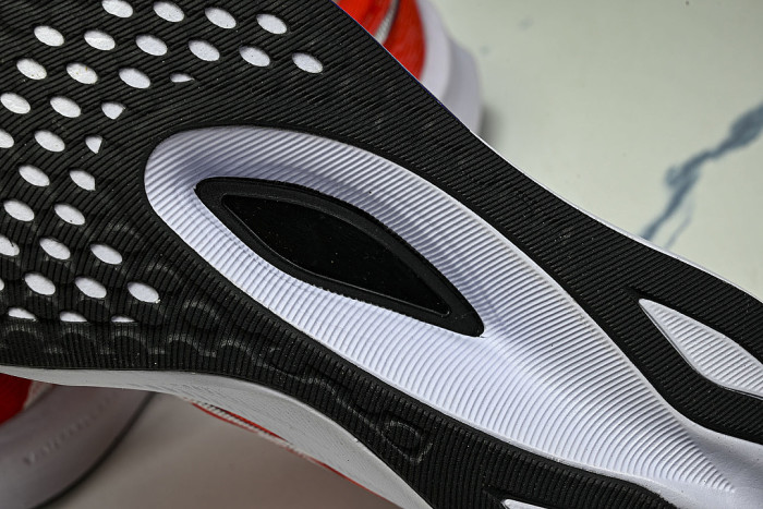 1011B873-600 MAGIC SPEED 4 RED/WHITE/BLACK