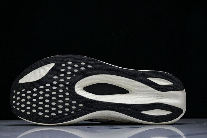 1011B873-101 MAGIC SPEED 4 WHITE/BLACK