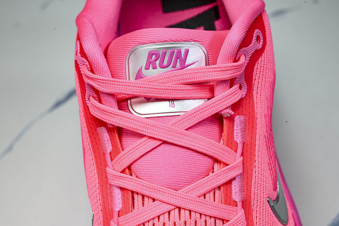 HM6804-602 VOMERO 18 VERSATILE ANTI SLIP LOW TOP RUNNING SHOES DARK PINK/PINK