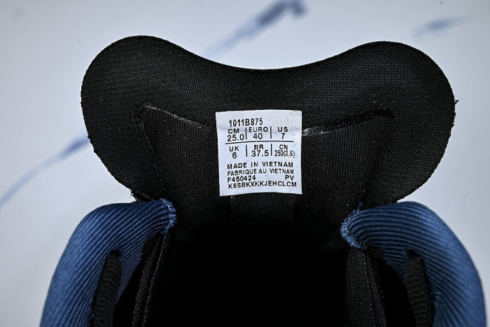 1012B676-001 MAGIC SPEED 4 BLACK/WINTER SEA