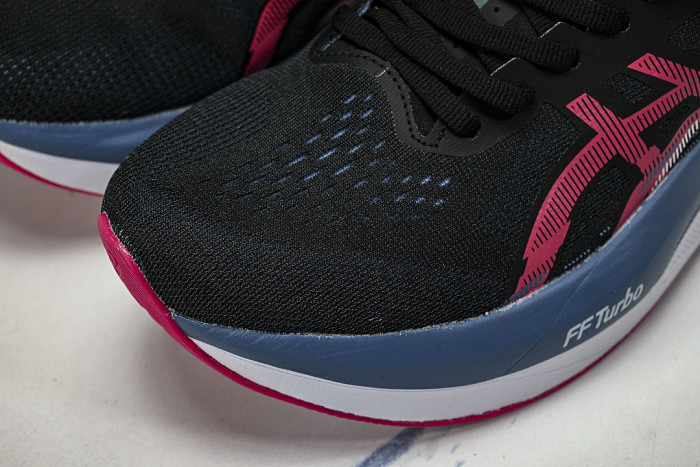 1012B676-001 MAGIC SPEED 4 BLACK/WINTER SEA