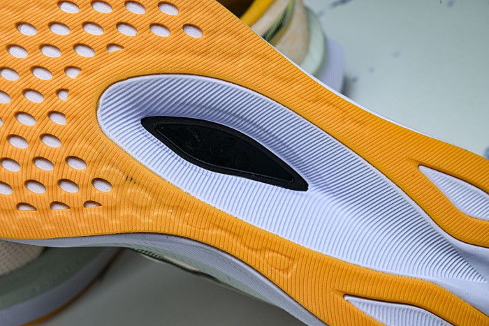 1011C102-100 MAGIC SPEED 4 ORANGE/WHITE/GREEN
