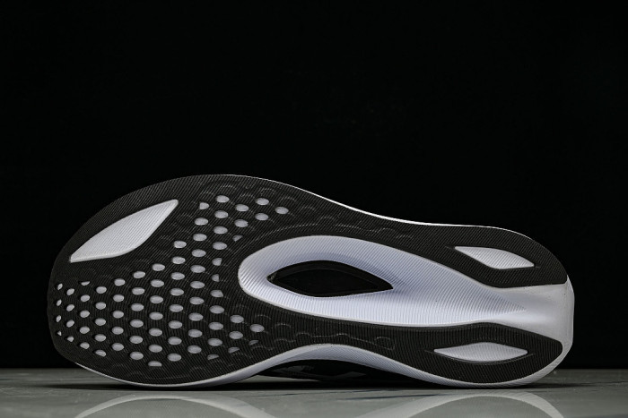 1011B704-001 MAGIC SPEED 4 BLACK/WHITE/BLACK