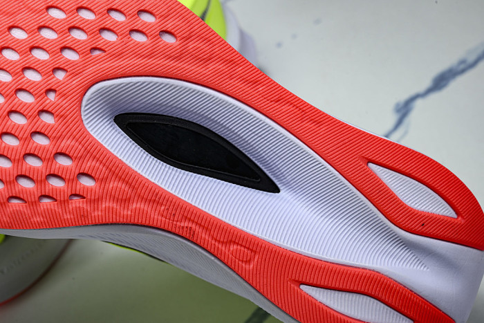 1011B875-750 MAGIC SPEED 4 SAFETY YELLOW/BLACK