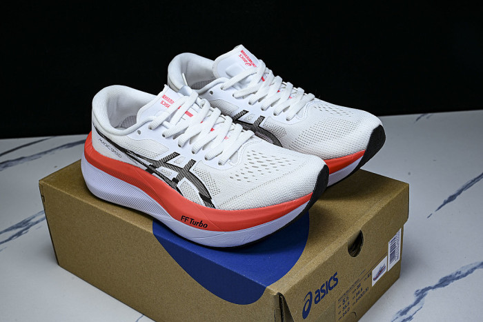 1012B518-100 MAGIC SPEED 4 WHITE/BLACK/ORANGE