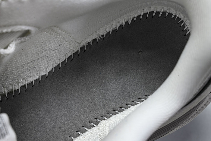 IB5726-100 VOMERO 18 VERSATILE ANTI SLIP LOW TOP RUNNING SHOES LIGHT GRAY/GREY