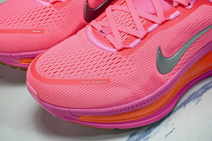 HM6804-602 VOMERO 18 VERSATILE ANTI SLIP LOW TOP RUNNING SHOES DARK PINK/PINK