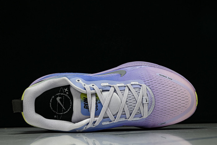 IB5169-500 VOMERO 18 VERSATILE ANTI SLIP LOW TOP RUNNING SHOES TARO PASTE PURPLE/DARK BLUE
