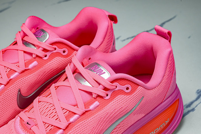 HM6804-602 VOMERO 18 VERSATILE ANTI SLIP LOW TOP RUNNING SHOES DARK PINK/PINK