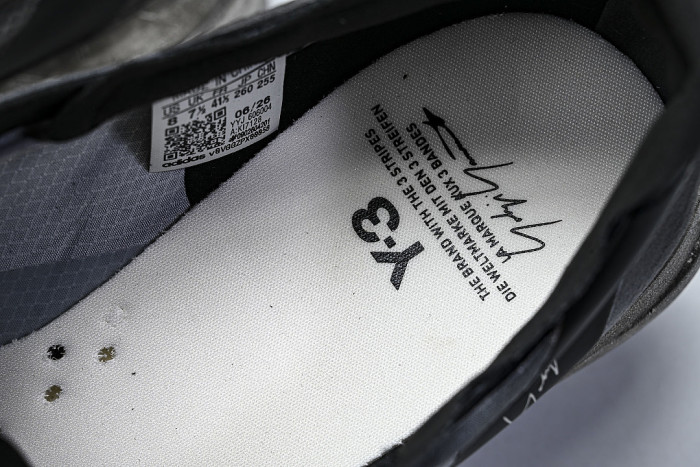 KI7128 Y-3 ADIOS PRO 4 BLACK/OFF WHITE/GREY FIVE
