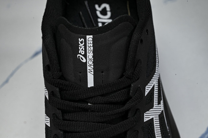 1011B704-001 MAGIC SPEED 4 BLACK/WHITE/BLACK