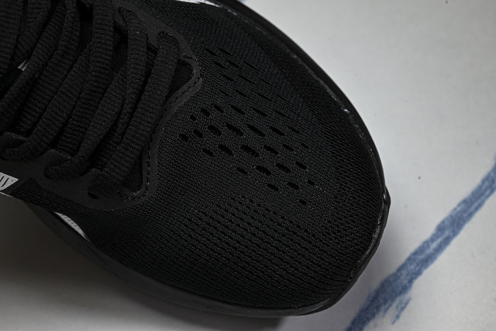 1011B704-001 MAGIC SPEED 4 BLACK/WHITE/BLACK