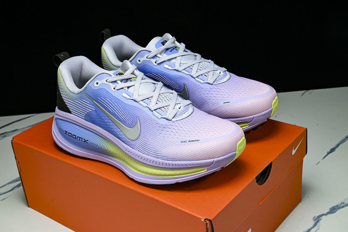 IB5169-500 VOMERO 18 VERSATILE ANTI SLIP LOW TOP RUNNING SHOES TARO PASTE PURPLE/DARK BLUE