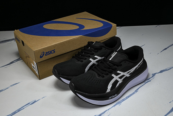 1011B704-001 MAGIC SPEED 4 BLACK/WHITE/BLACK