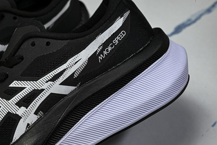 1011B704-001 MAGIC SPEED 4 BLACK/WHITE/BLACK