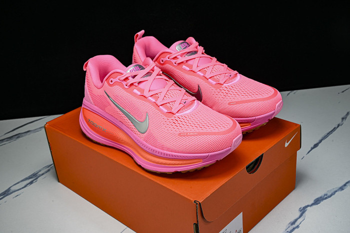 HM6804-602 VOMERO 18 VERSATILE ANTI SLIP LOW TOP RUNNING SHOES DARK PINK/PINK