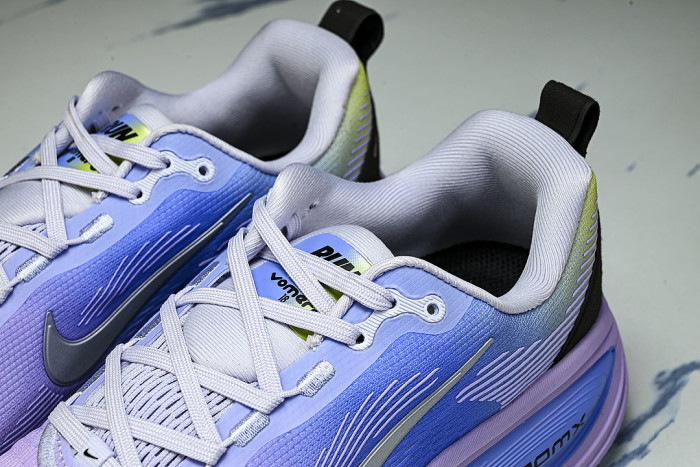 IB5169-500 VOMERO 18 VERSATILE ANTI SLIP LOW TOP RUNNING SHOES TARO PASTE PURPLE/DARK BLUE