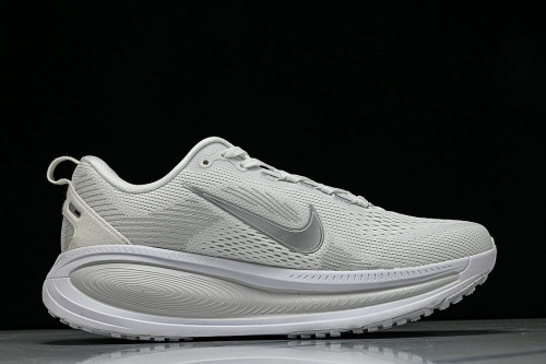 HM6804-104 VOMERO 18 VERSATILE ANTI SLIP LOW TOP RUNNING SHOES LIGHT GRAY/GREY