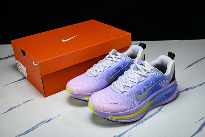 IB5169-500 VOMERO 18 VERSATILE ANTI SLIP LOW TOP RUNNING SHOES TARO PASTE PURPLE/DARK BLUE