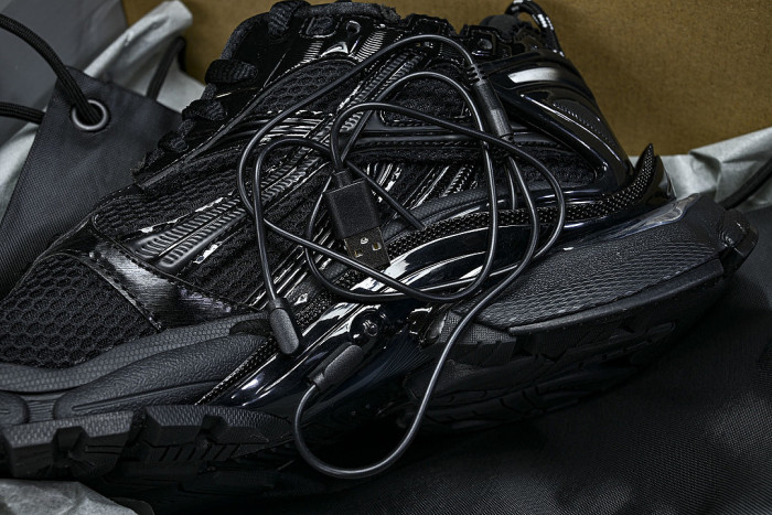 WRNLD1000 RUNNER LED BOHEMIAN VINTAGE CASUAL SHOES BLACK/BLACK/BLACK