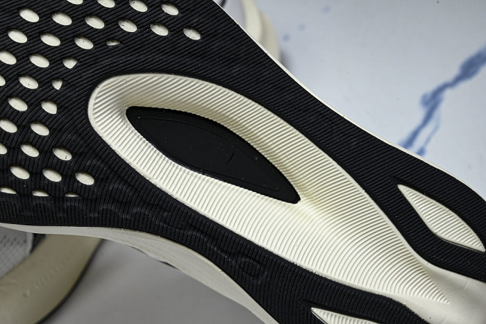 1011B873-101 MAGIC SPEED 4 WHITE/BLACK