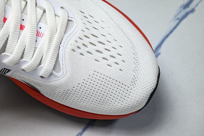 1012B518-100 MAGIC SPEED 4 WHITE/BLACK/ORANGE