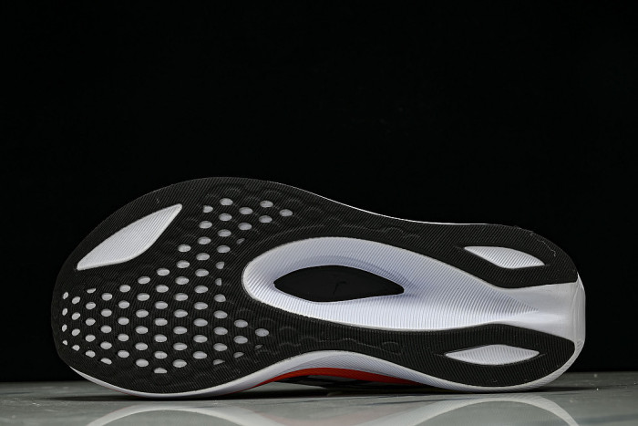 1012B518-100 MAGIC SPEED 4 WHITE/BLACK/ORANGE