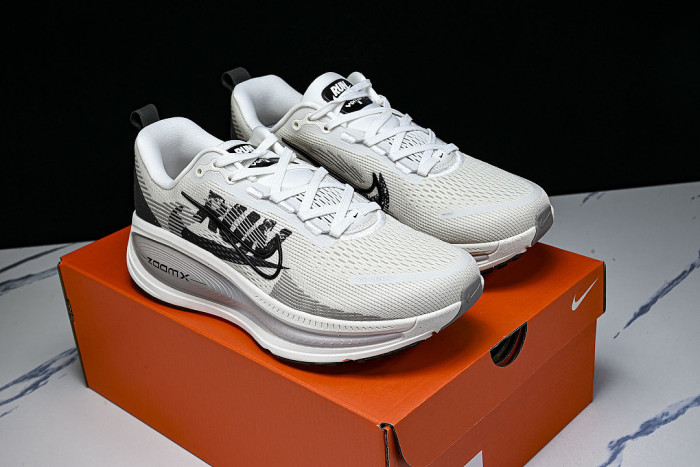 IB5726-100 VOMERO 18 VERSATILE ANTI SLIP LOW TOP RUNNING SHOES LIGHT GRAY/GREY