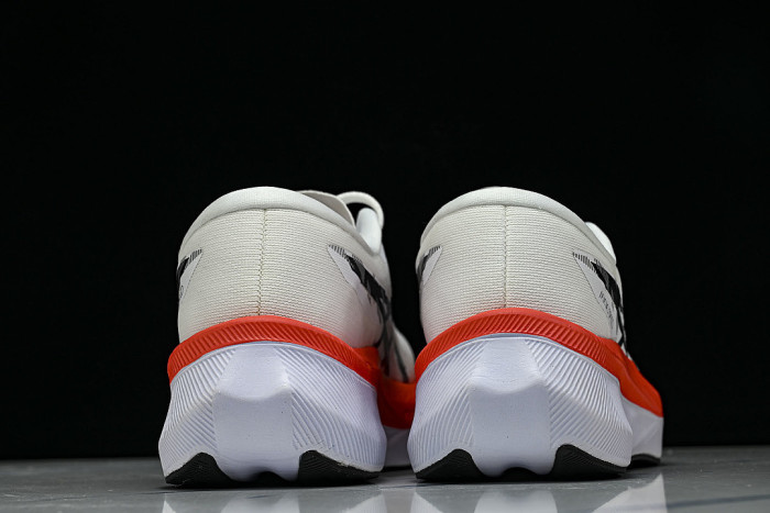 1012B518-100 MAGIC SPEED 4 WHITE/BLACK/ORANGE