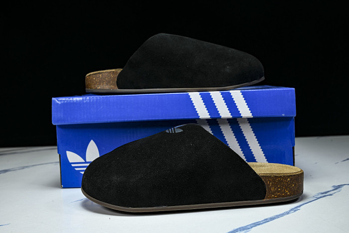 JQ4367 ADIMULE SLIDES CORE BLACK/CORE BLACK/GUM