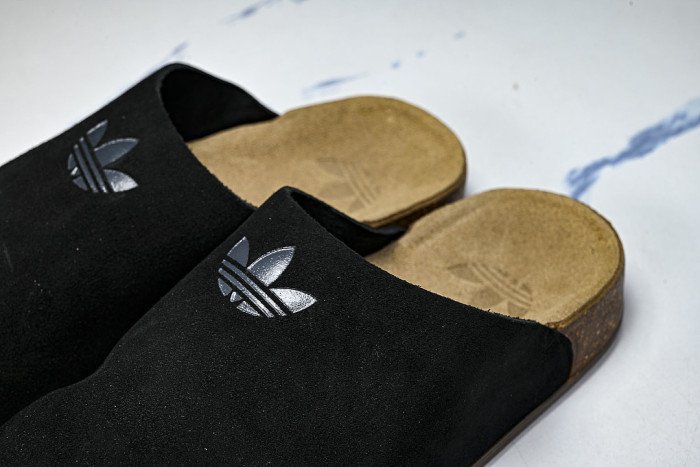 JQ4367 ADIMULE SLIDES CORE BLACK/CORE BLACK/GUM