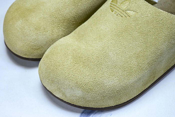 JR3587 ADIMULE SLIDES GOLDEN BEIGE/GOLDEN BEIGE/GUM