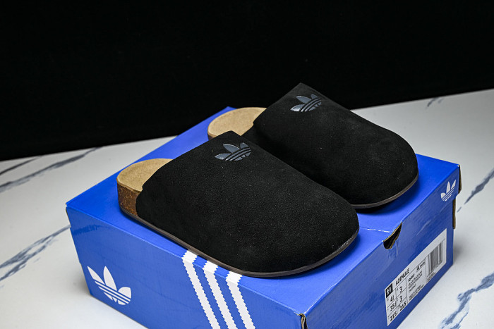 JQ4367 ADIMULE SLIDES CORE BLACK/CORE BLACK/GUM