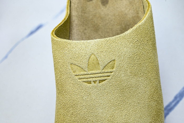JR3587 ADIMULE SLIDES GOLDEN BEIGE/GOLDEN BEIGE/GUM