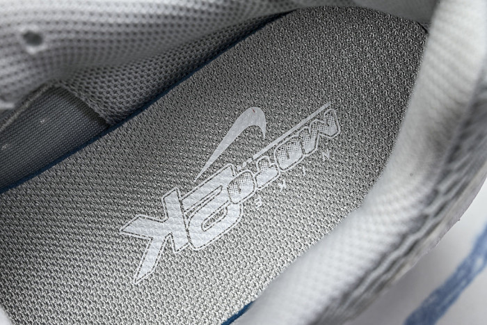 HQ2056-011 AIR MAX MOTO 2K RETRO AIR CUSHION RUNNING SHOES GREY/SILVER