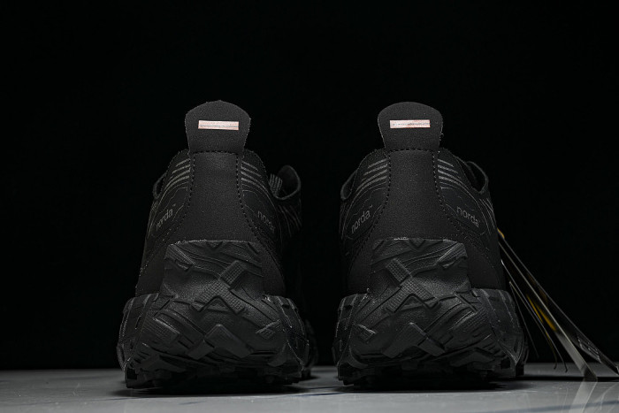 WEAR-RESISTANT CASUAL RUNNING SHOES BLACK/BLACK/BLACK