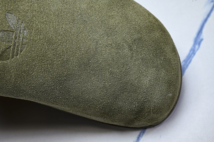 IH6907 ADIMULE SLIDES OLIVE STRATA/OLIVE STRATA/GUM