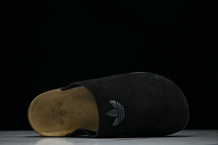 JQ4367 ADIMULE SLIDES CORE BLACK/CORE BLACK/GUM