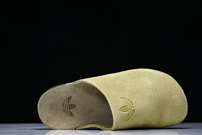 JR3587 ADIMULE SLIDES GOLDEN BEIGE/GOLDEN BEIGE/GUM