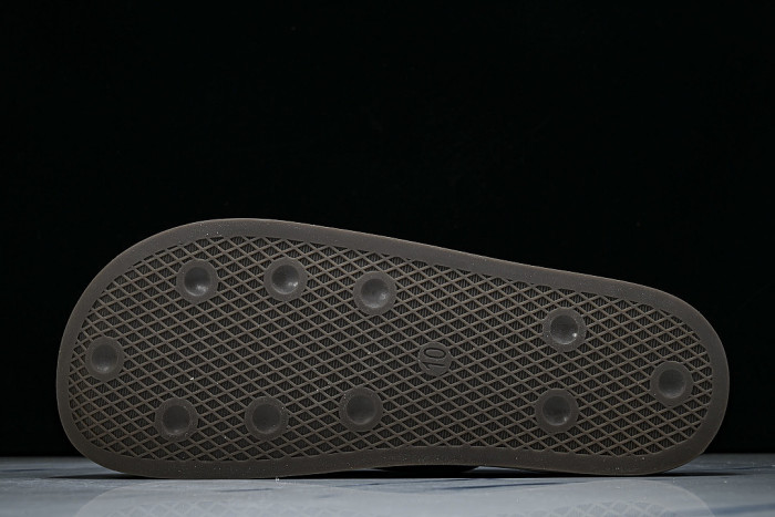 IH6907 ADIMULE SLIDES OLIVE STRATA/OLIVE STRATA/GUM