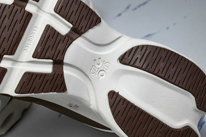 3MF30665479 ON JOINTLY DESIGNED CLOUDTILT CASUAL RUNNING SHOES COFFEE/CHOCOLATE