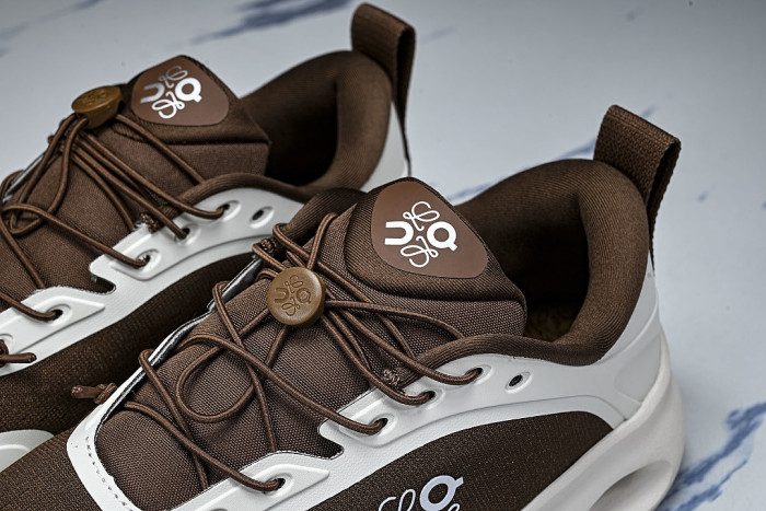 3MF30665479 ON JOINTLY DESIGNED CLOUDTILT CASUAL RUNNING SHOES COFFEE/CHOCOLATE