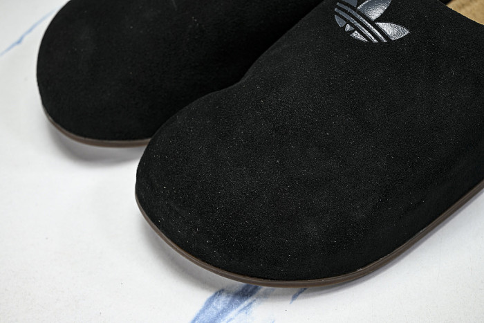 JQ4367 ADIMULE SLIDES CORE BLACK/CORE BLACK/GUM
