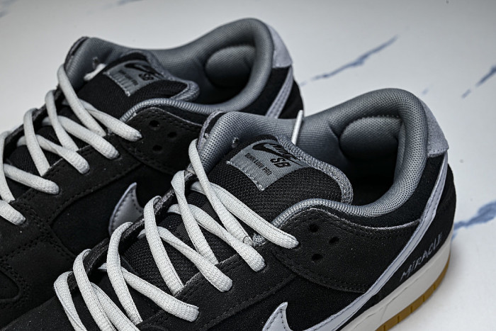 HF3063-001 SB DUNK LOW CASUAL SNEAKERS BLACK/GREY/BLACK