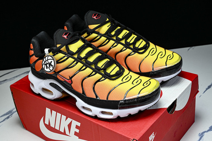 HF0552-001 AIR MAX PLUS TRIPLE SHOCK ABSORBING RUNNING SHOES ORANGE/YELLOW/BLACK