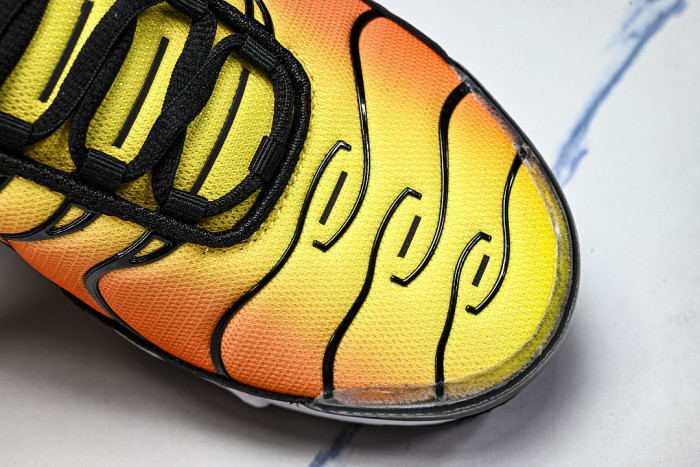 HF0552-001 AIR MAX PLUS TRIPLE SHOCK ABSORBING RUNNING SHOES ORANGE/YELLOW/BLACK